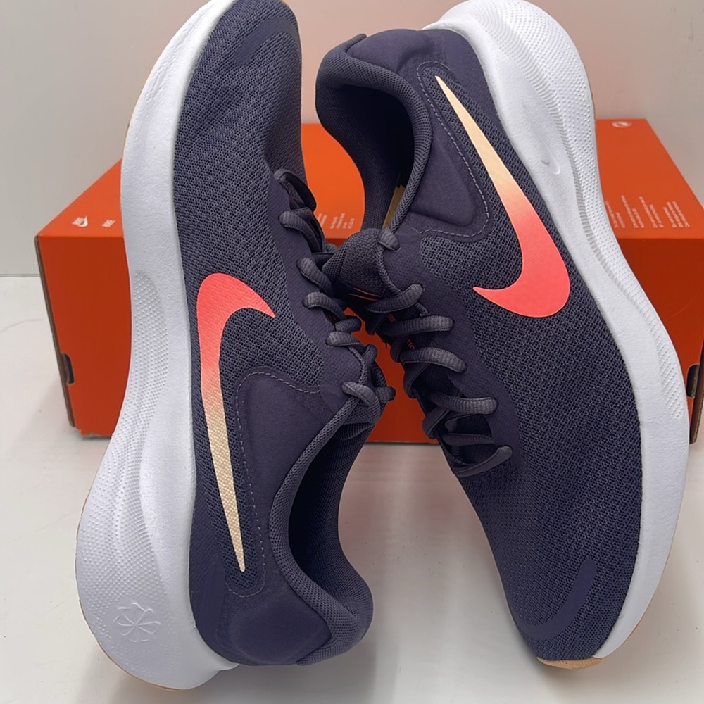 NIKE Men’s REVOLUTION 7
DK RAISIN/CRIMSON TINT-WHITE-HOT PUNCH
Style FB2208-500 - Picture 11 of 16